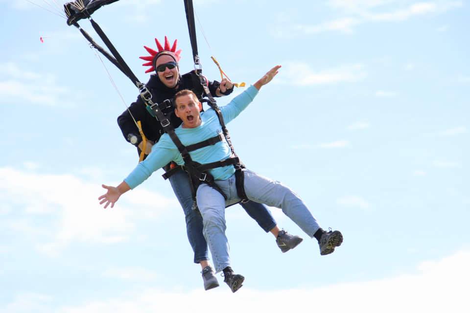 LET YOURSELF FALL FREE WITH AN INSTRUCTOR Jump Florida Skydiving