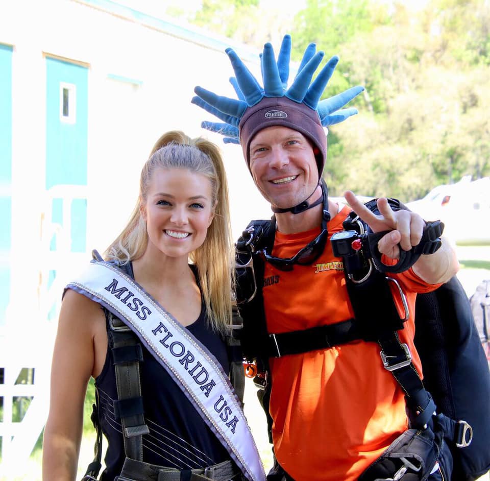 woman at skydive florida taking skydiving pictures and skydiving videos